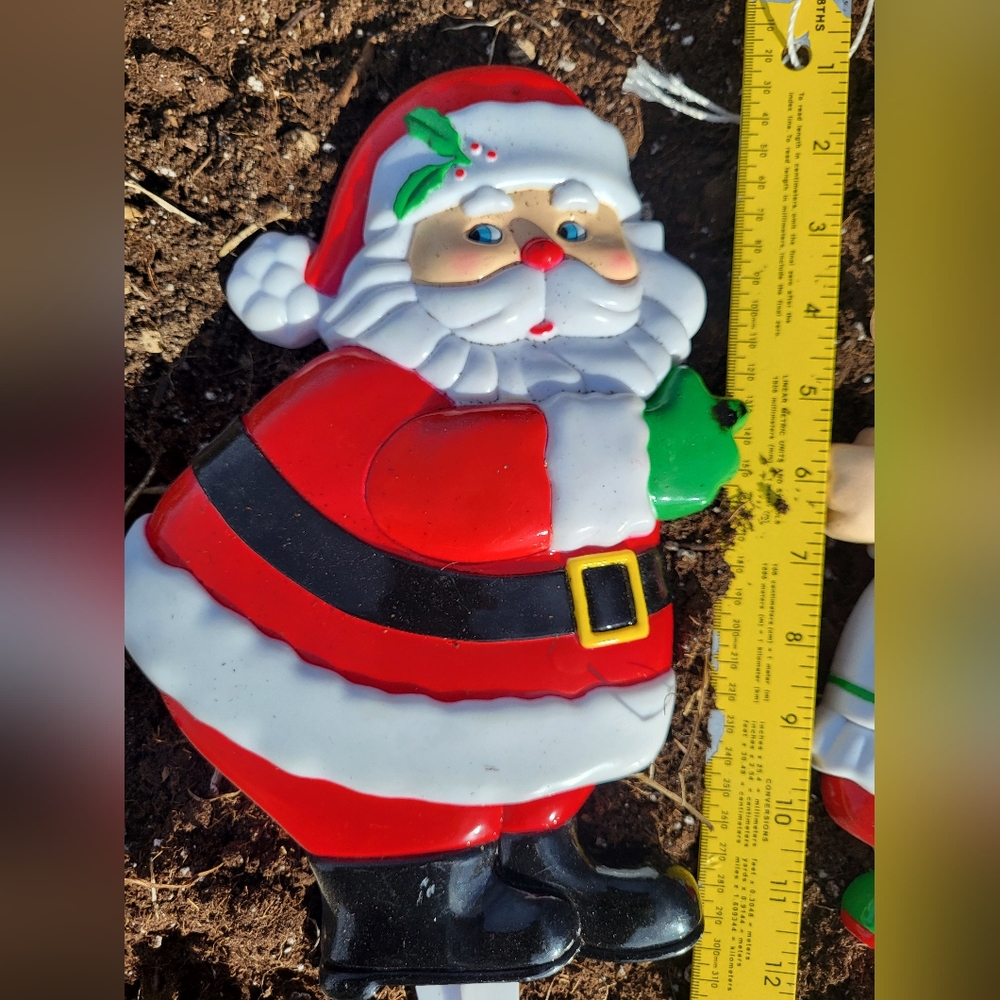 Festive Santa Claus Garden Decor
